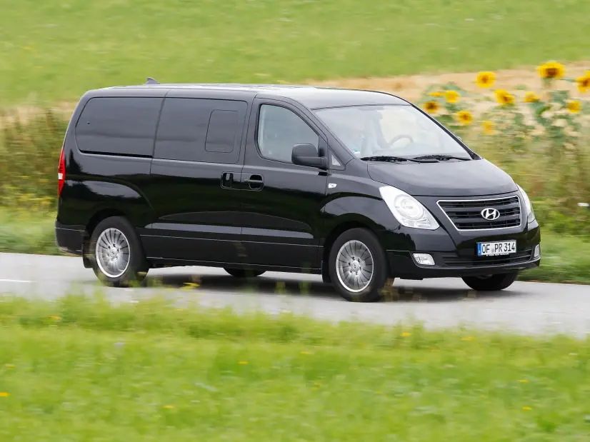 Минивэны хундай. Hyundai Starex h1. Минивэн Hyundai h1. Hyundai h-1. Hyundai минивэн Starex.